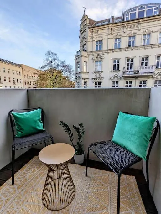 Modern Building With Vertical Garden & 2 Bedrooms Berlín Německo