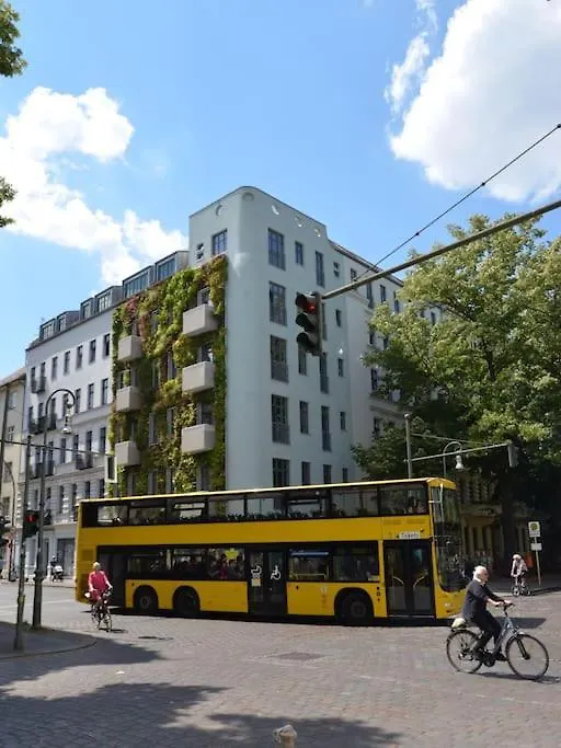 Modern Building With Vertical Garden & 2 Bedrooms Berlin 0*,  Almanya