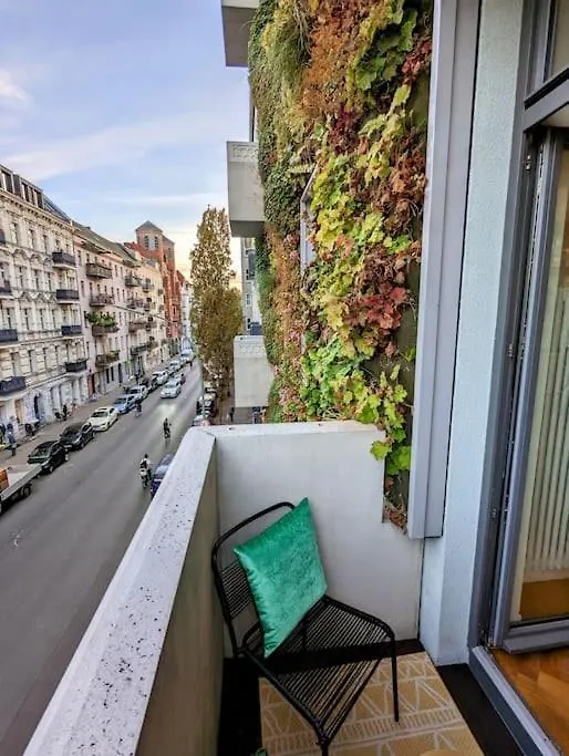 Daire Modern Building With Vertical Garden & 2 Bedrooms Berlin Almanya